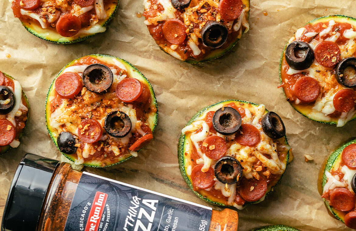 Zucchini bites with pizza toppings